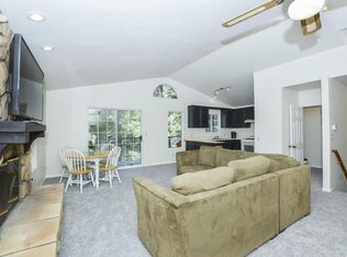 680 Bangor Ln, Lake Arrowhead, CA 92352