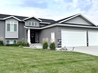 5214 Gold Dr, Bismarck, ND 58503