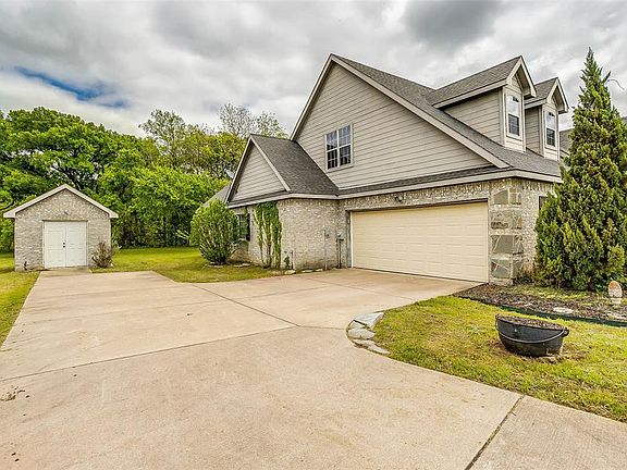 3rd image of 160 S Bear Creek Ln