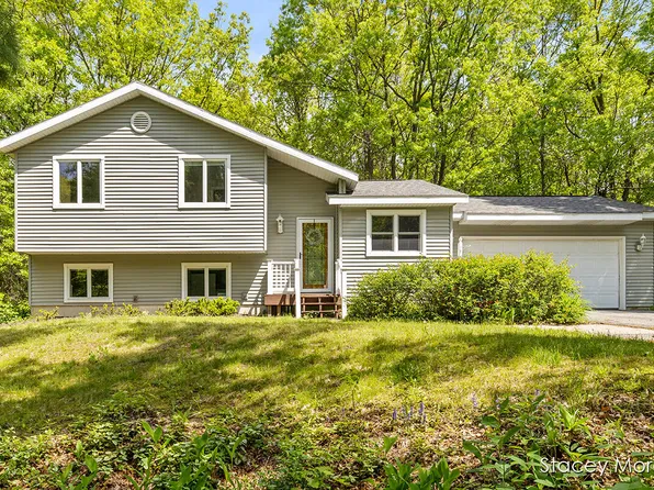 4701 Wood Valley Ct NE, Rockford, MI 49341