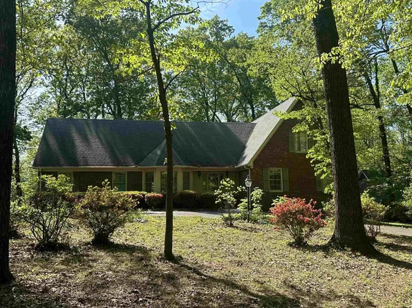 45 Countrywood Dr, Jackson, TN 38305