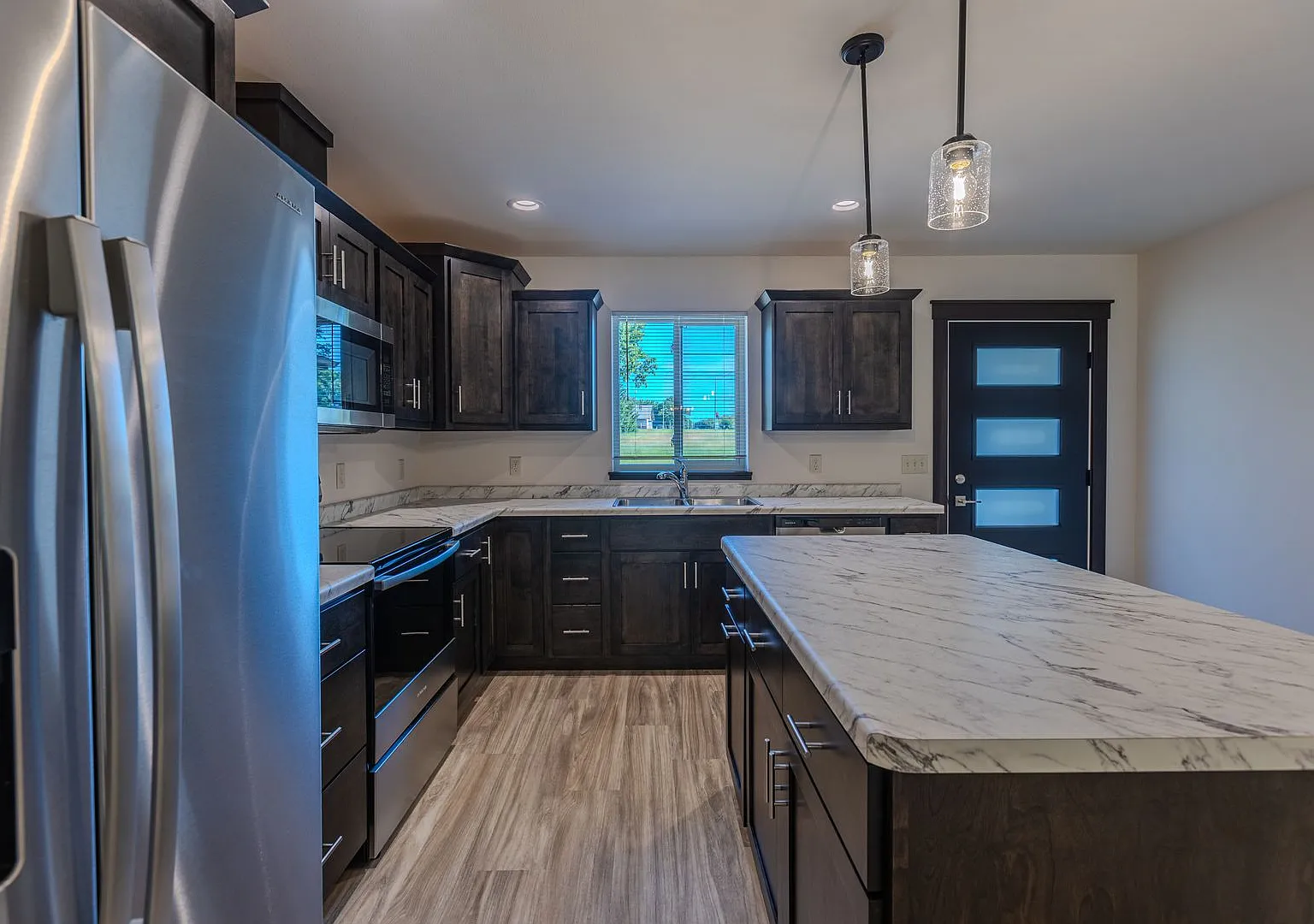 1137 St Andrew's Dr — Photo 3
