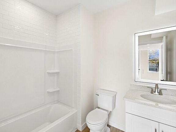 4th image of 650 Main St #402