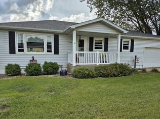 704 W Honey Creek Dr, Manchester, IA 52057