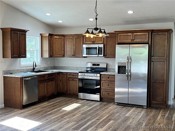 3rd image of 605 S Highland Drive