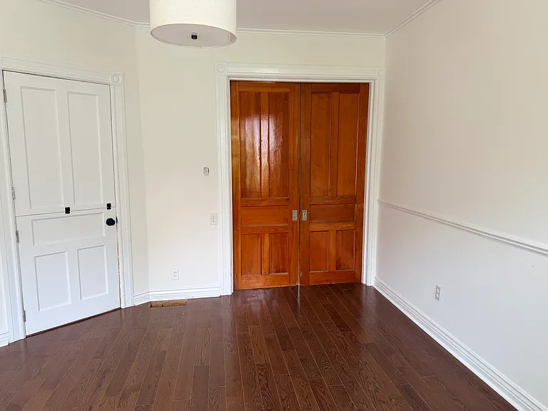 447 Glen St #1 — Photo 12