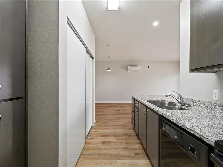 The 951 Apartments — Photo 10