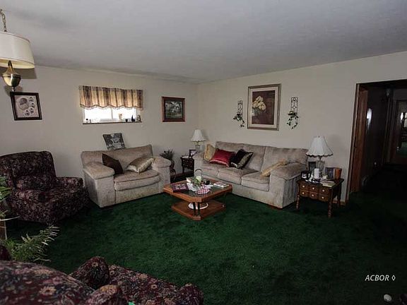 3rd image of 200 Glen Dr