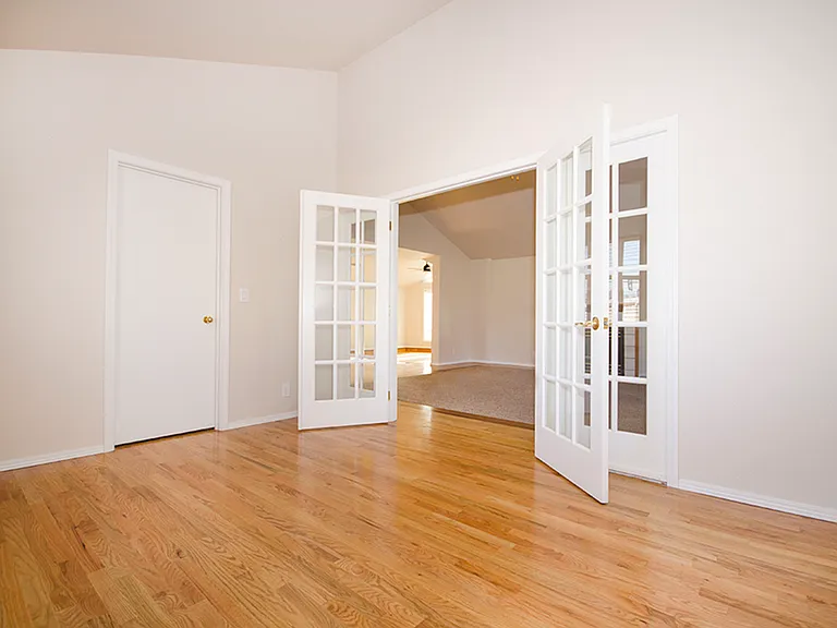 5513 N Creswell Ave — Photo 3