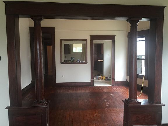 3rd image of 1221 W Wynnewood Ave