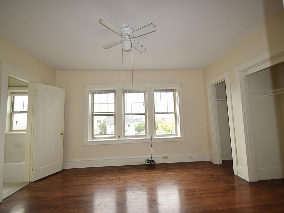 2nd image of 345 Alexander St Unit 22