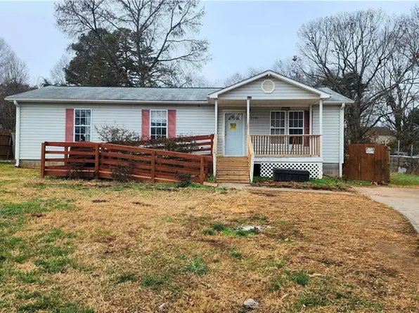 2306 Mullins Dr, Winston Salem, NC 27107