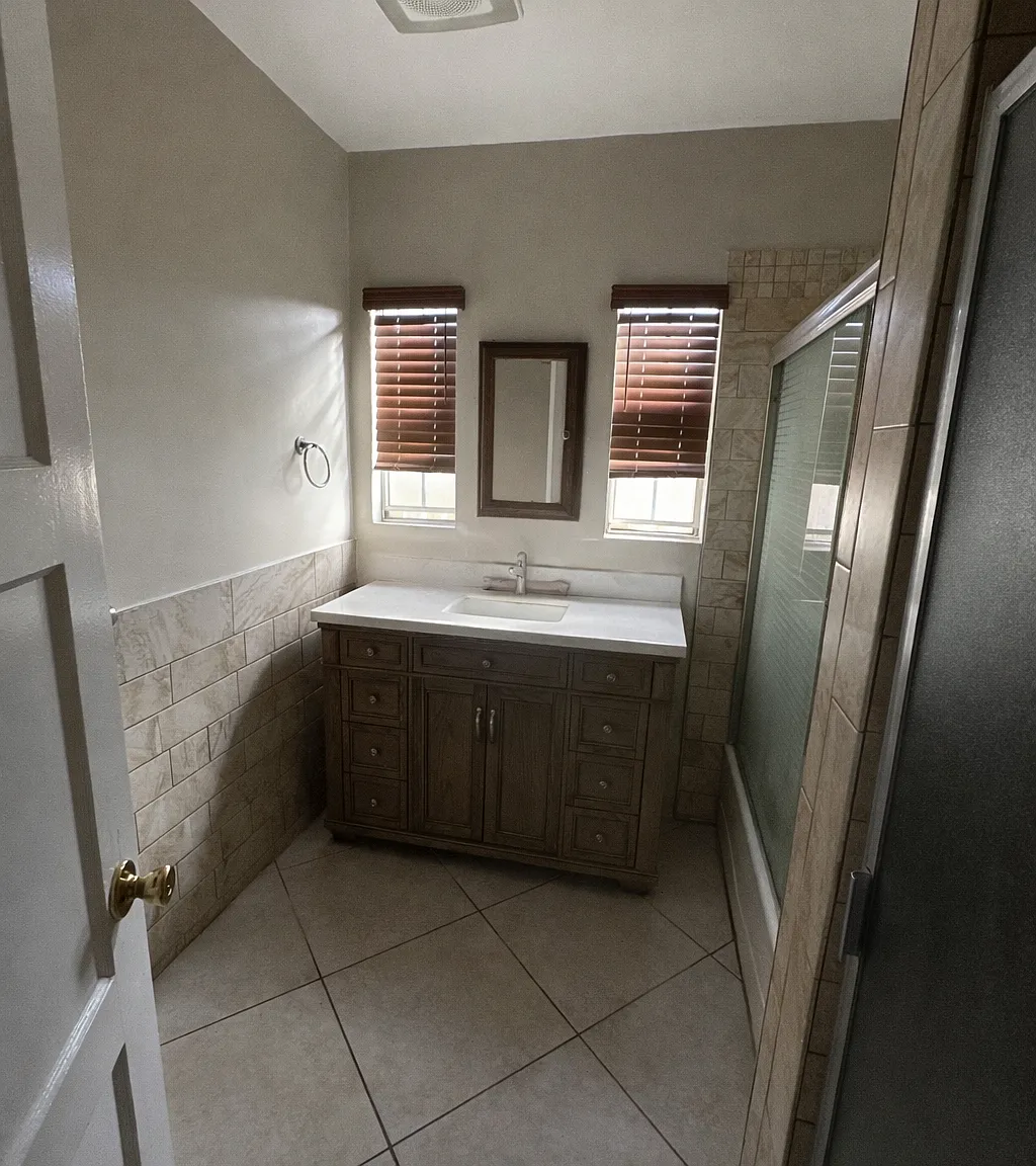 3 bed, 1272 sqft, $3,350 — Photo 4