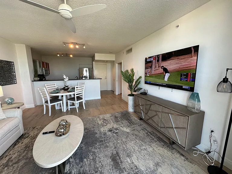 1551 N Flagler Dr #708 — Photo 8