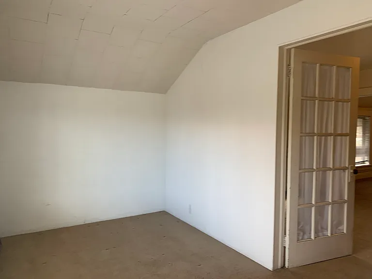 Third Avenue Apartments — Photo 14