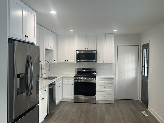 5th image of 530 Hazelwood Ln