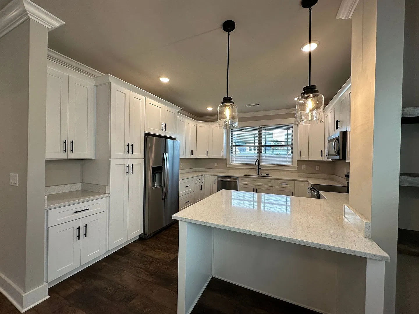 Beautiful 4 Bed, 2.5 Bath, 2 Car Garage - Community Pool & Walking Trail! — Photo 4