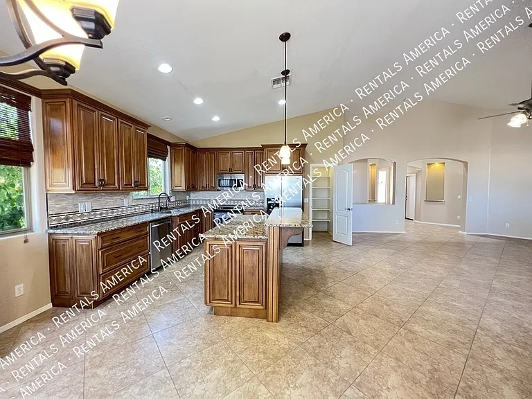 1536 E Fontana Dr — Photo 11