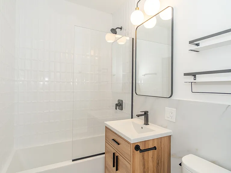 1330 N Artesian Ave #1R — Photo 6