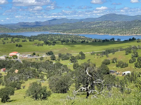 10069 Alamo Dr, La Grange, CA 95329