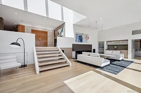 Larkspur Dr — Photo 1