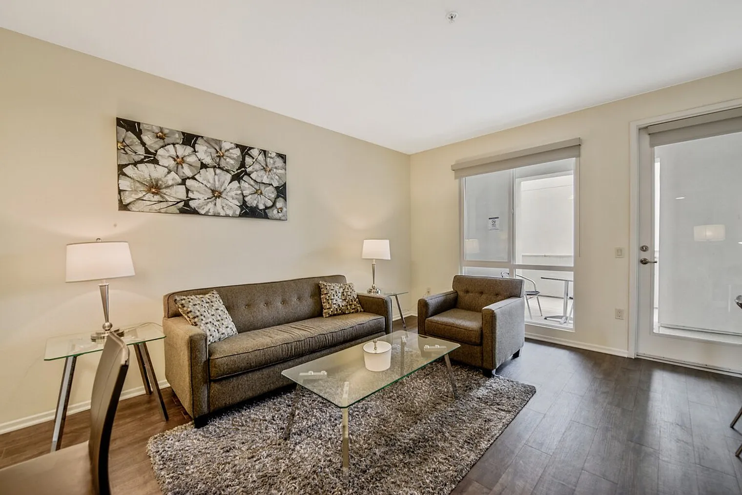1 bed, 1.0 bath, 861 sqft, $6,532 — Photo 1