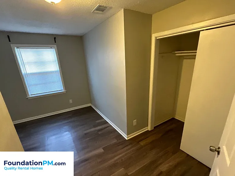 672 Carpenter St — Photo 17