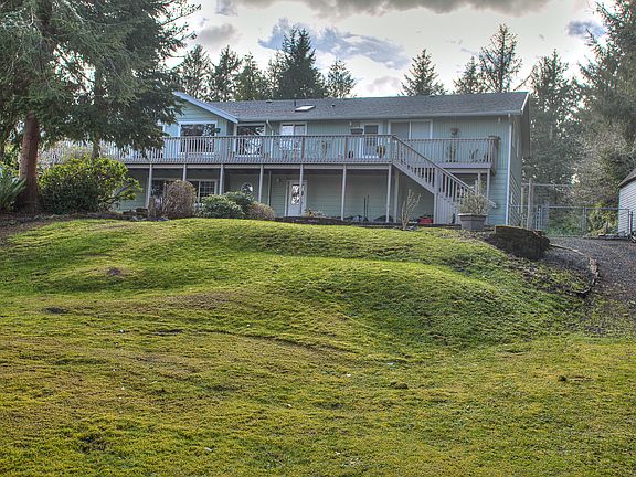 3rd image of 416 Draconis Ave SE