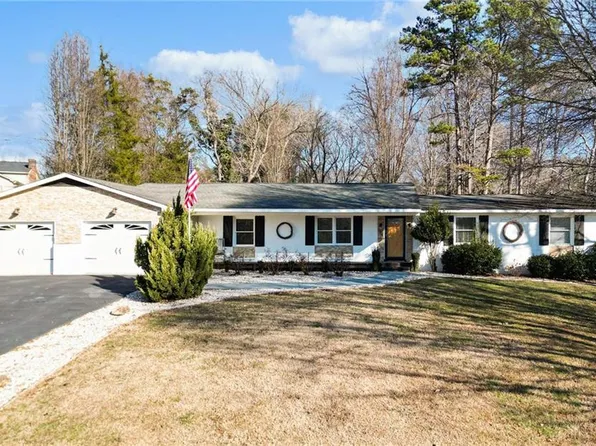 2381 Sedgemont Dr, Winston Salem, NC 27103