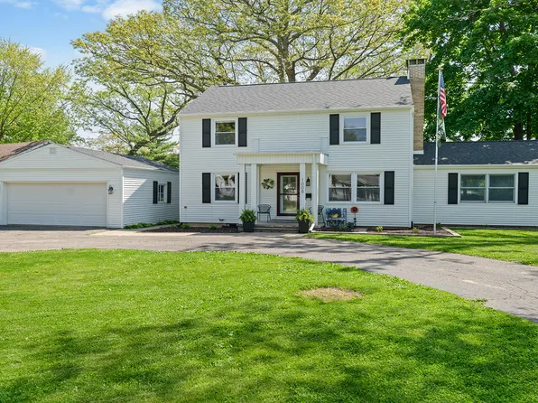 1008 Mary Ave, Dixon, IL 61021