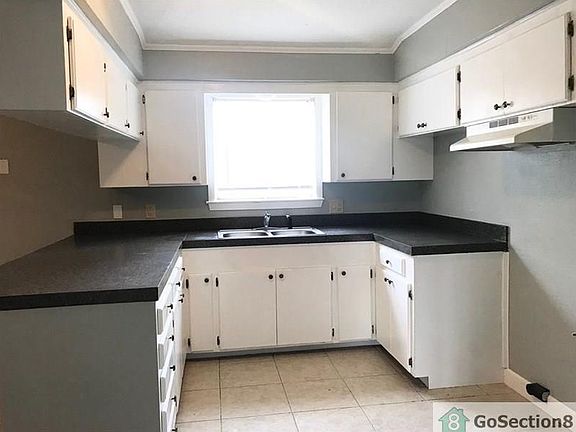 4th image of 3850 Bristol Dr