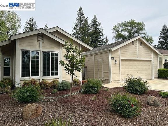 3rd image of 498 Freitas Rd