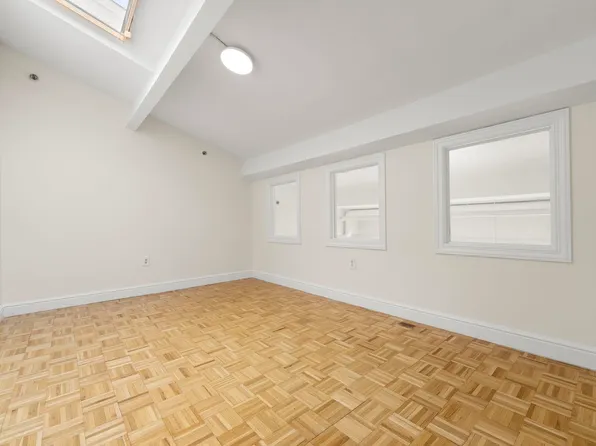 300 Communipaw Avenue image 24 of 50