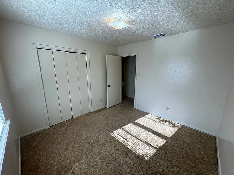 1104 Cummings Ave — Photo 17