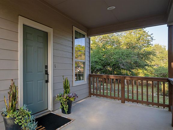 3rd image of 1816 Spring Valley Dr