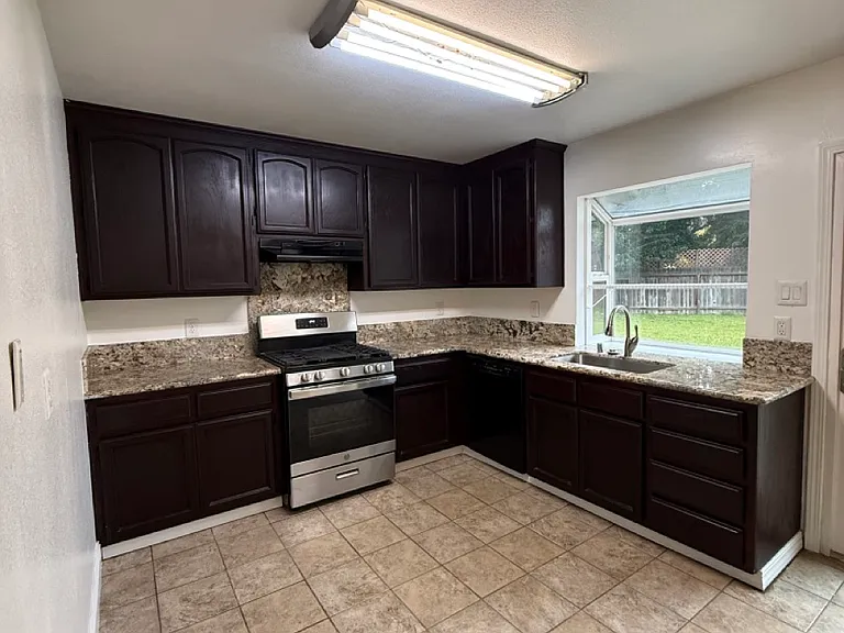 2621 Shad Ct — Photo 6