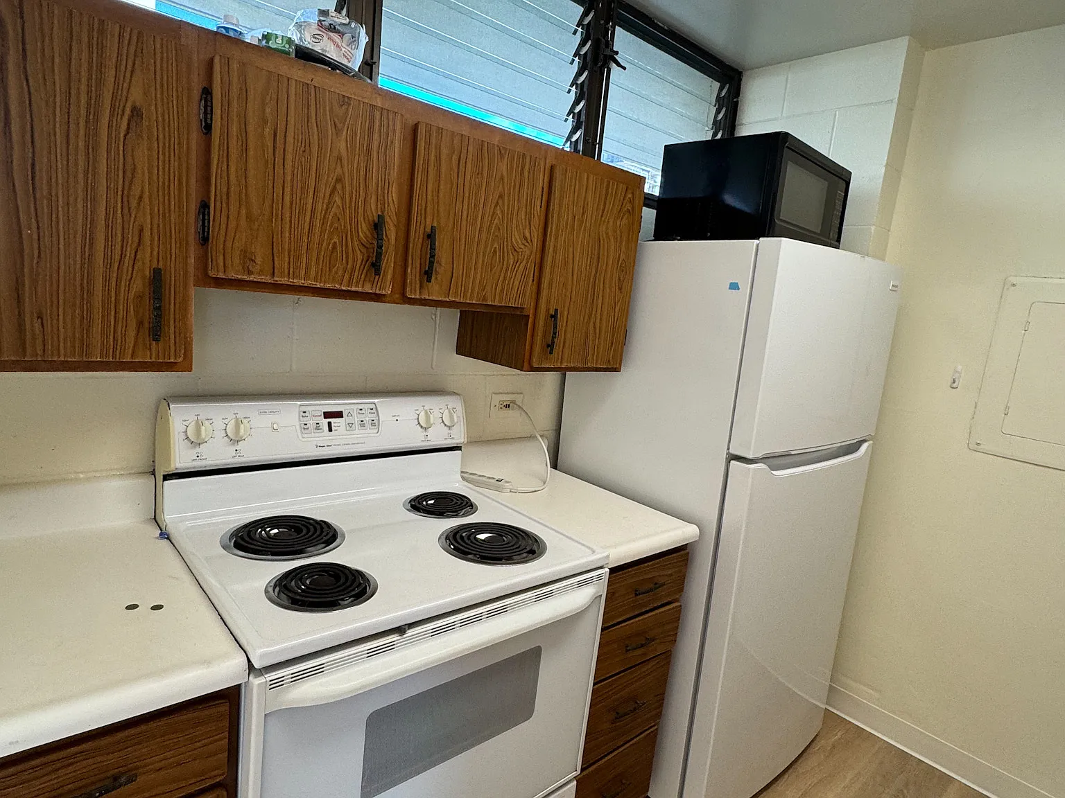 1040 Kinau St #603- Agents: D. Nagatori/K. Fuk... - 1 — Photo 4