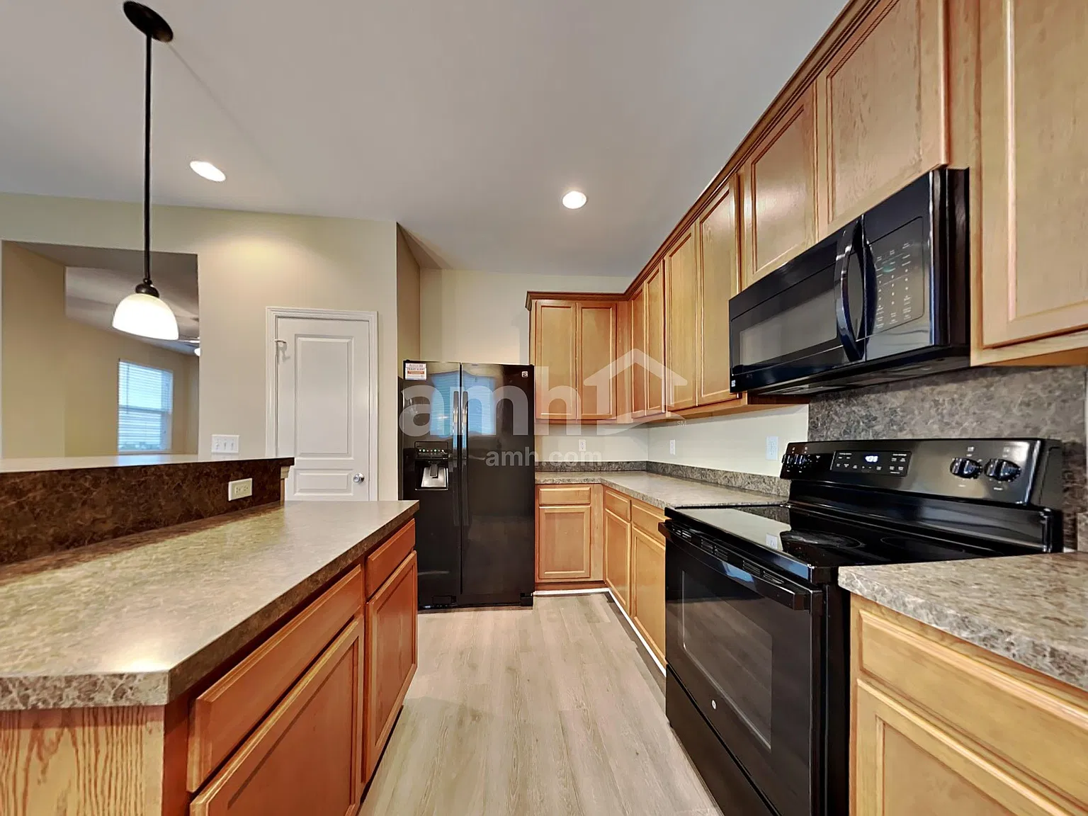 4 bed, 2.5 bath, 1901 sqft, $2,520 — Photo 3