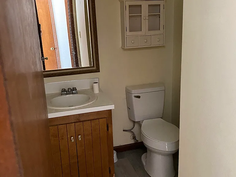 114 Colonial Ct — Photo 3