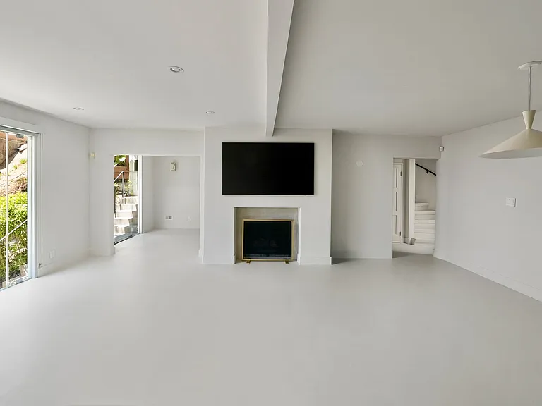 1716 N Queens Ct — Photo 3