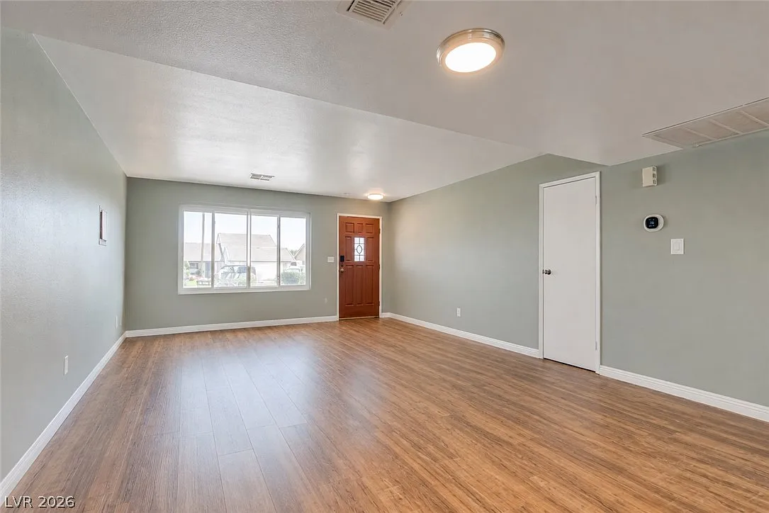 4 bed, 3.0 bath, 2006 sqft, $2,700 — Photo 4