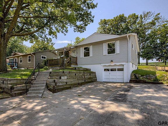 3rd image of 1004 Pleasant Dr