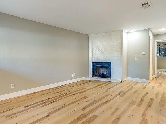 3rd image of 601 Bracewood Cir APT D