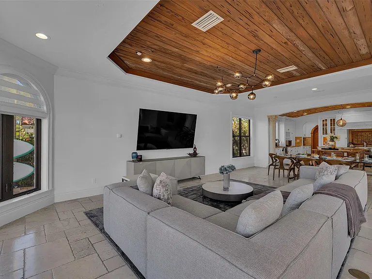1011 Rhodes Villa Ave — Photo 56