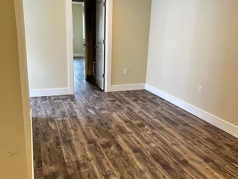 207 Morton St — Photo 6
