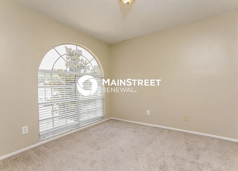 1631 Callie Ct — Photo 9