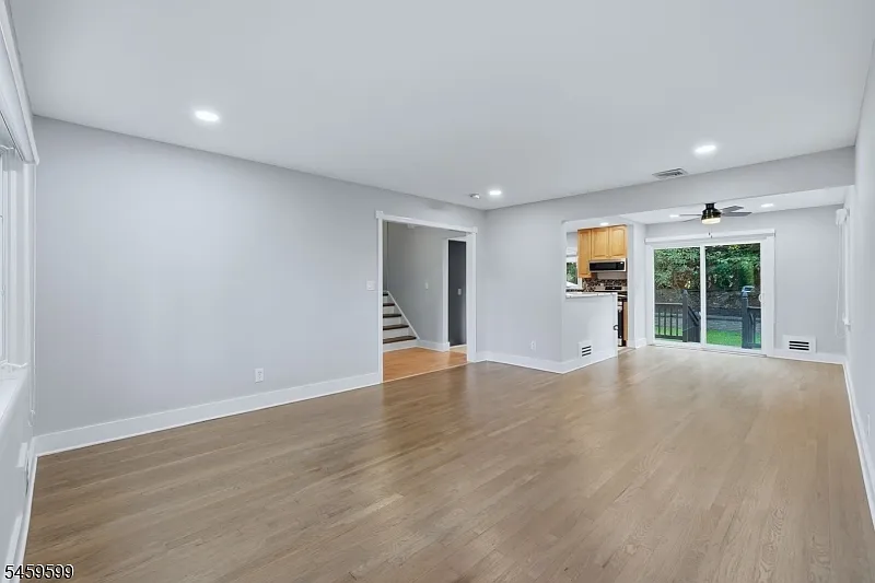 3 bed, 2.5 bath, $5,965 — Photo 3