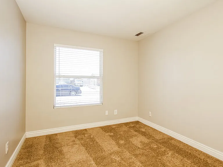 7014 W Canterbury Dr — Photo 13