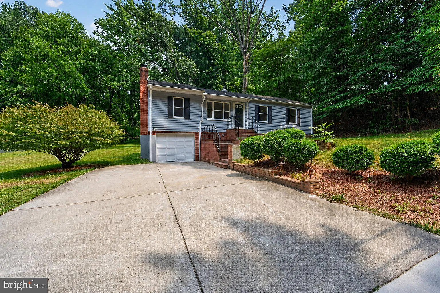 5 bed, 2.0 bath, 2450 sqft, $3,500 — Photo 1