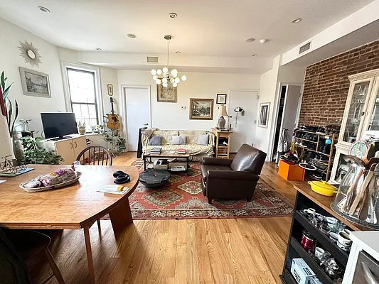 Rented by Massada Home Sales Inc | media 8